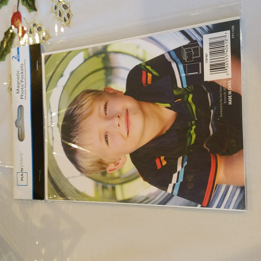 Magnetic photo frame (2) pack 5" x 7"